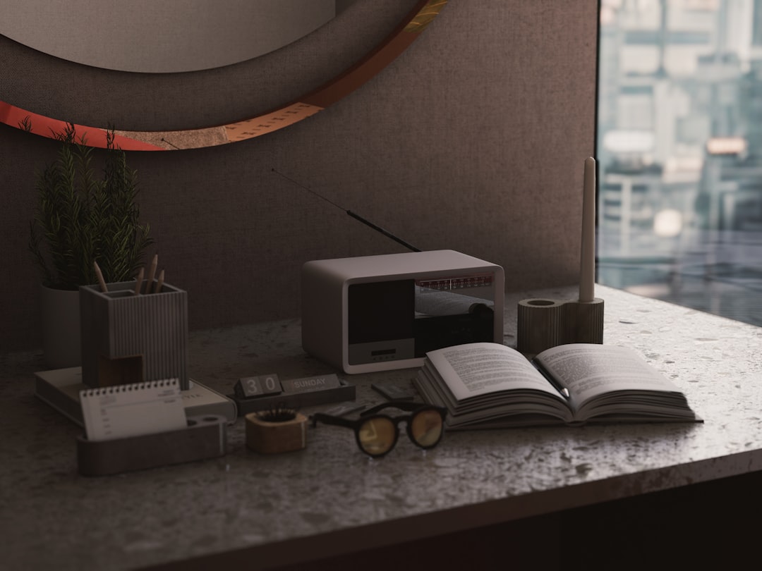 Bureau minimaliste et lumineux, symbole d'un business simplifié plutôt que bricolé