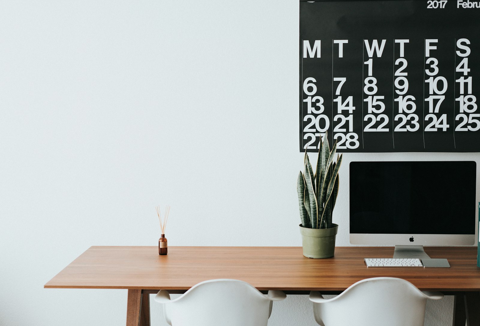 Bureau minimaliste symbolisant un système business simple et fluide